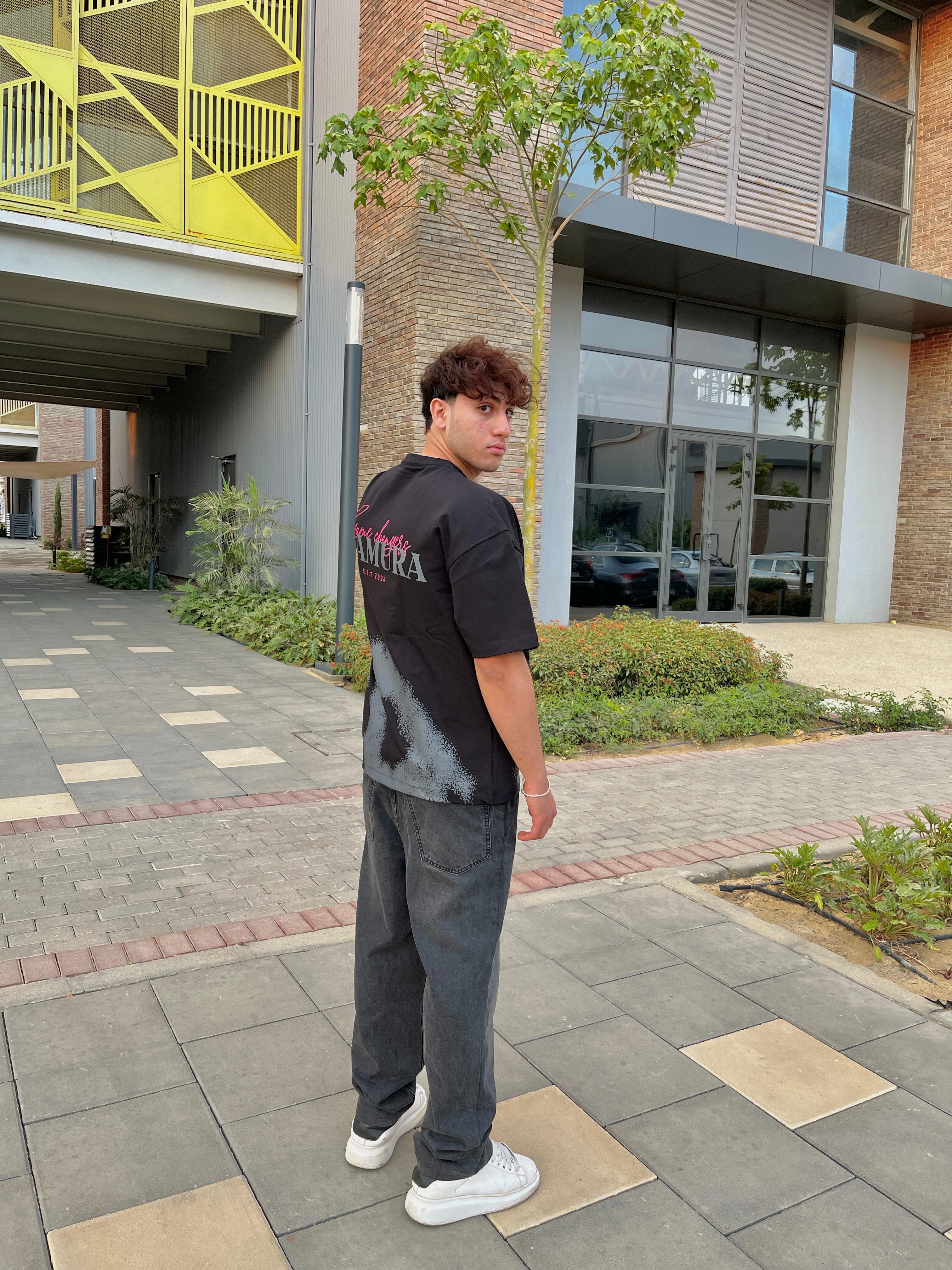 BLACK GRAFFITY TEE